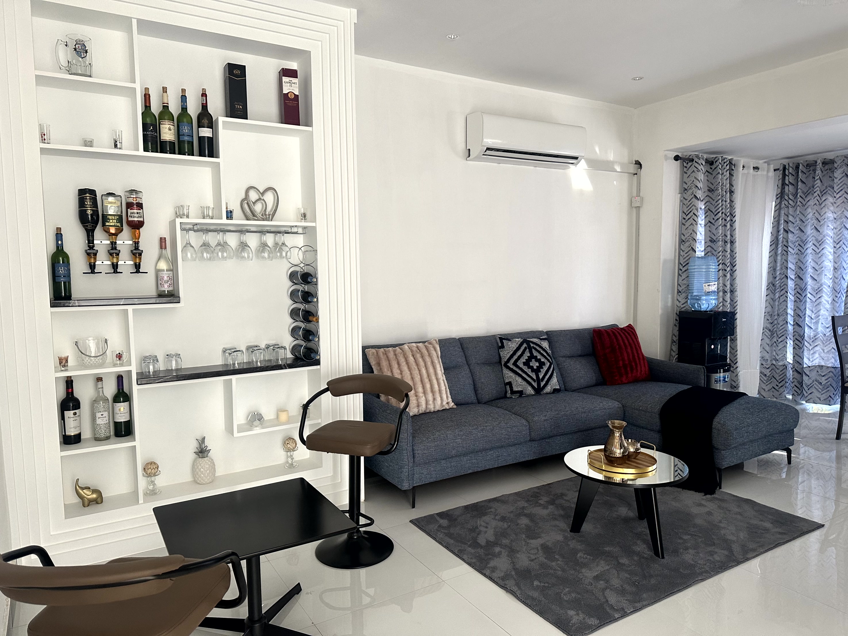 Livingstone Apartment